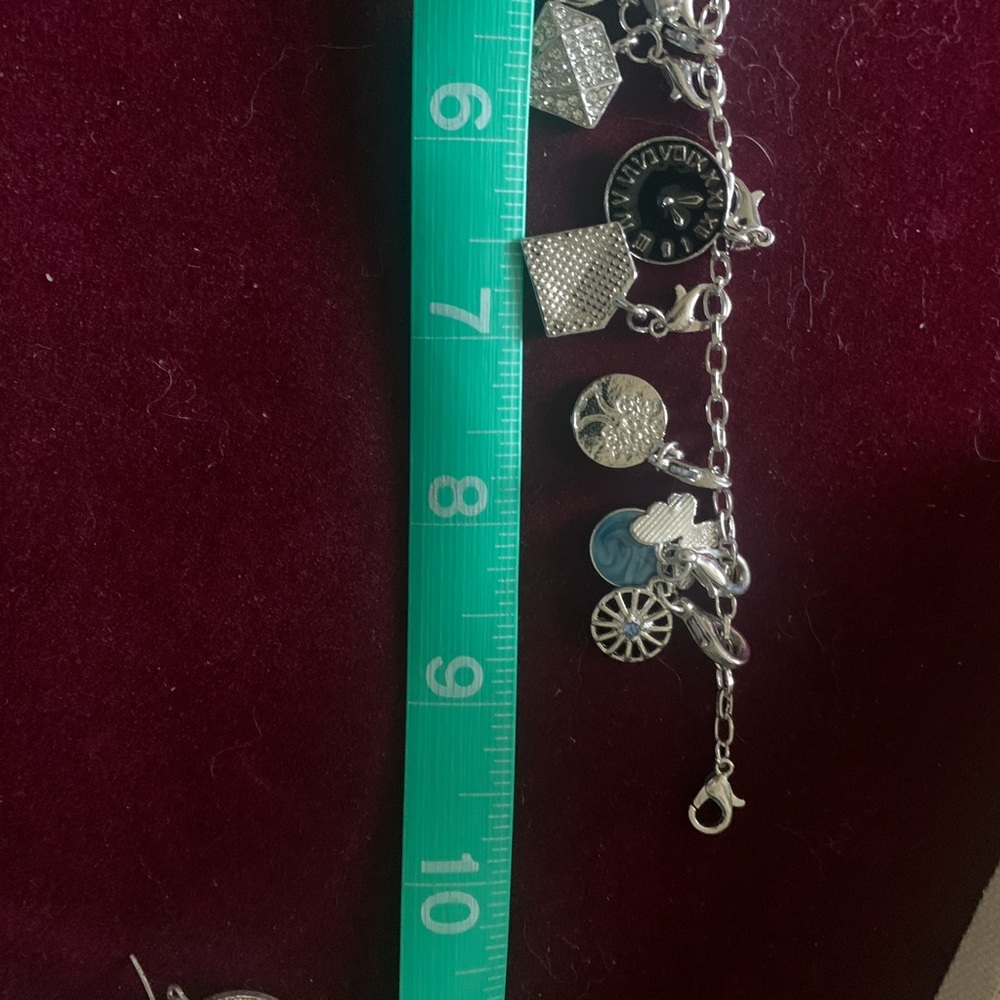 Charm bracelet silver Includes 12 removable charms